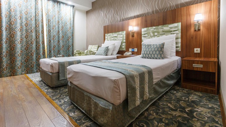 اتاق دو تخته توئین 2 هتل پارسیان شیراز